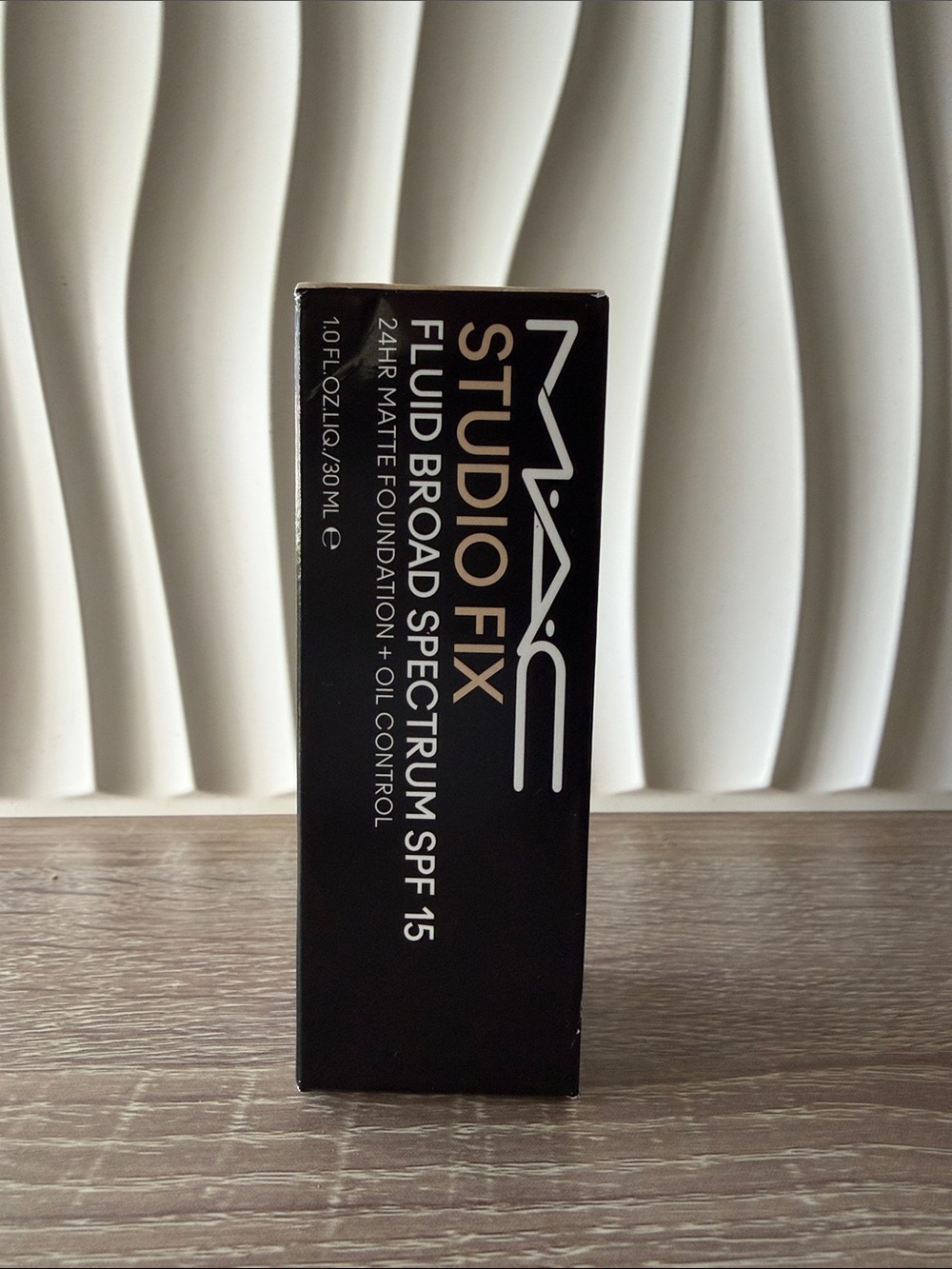 MAC Cosmetics Studio Fix Fluid Foundation NW10 - Beige New - Picture 2 of 7
